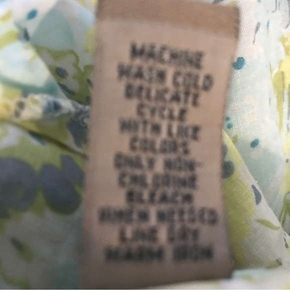 i.e. relaxed 100% Cotton Floral Button Down Roll Sleeve Blouse Size: 8 - Picture 12 of 14